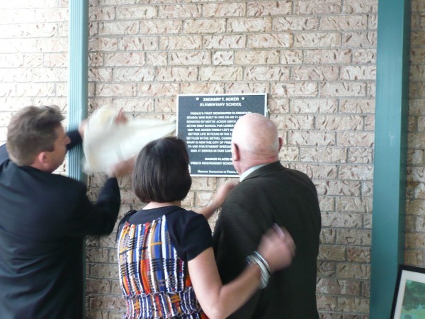 Ken Creager , James Roy Kanaman and granddaughter (descendants of Z.T. Acker) unveil plaque